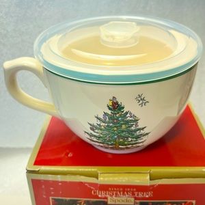 Spode Christmas 20 ounce Jumbo mug with vent lid and original box. Soup mug